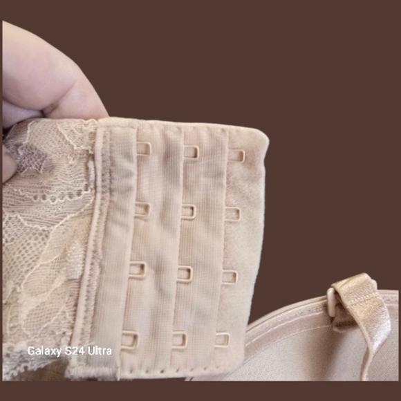 Torrid Beige Lightly Lined Multiway Strapless Bra Size 42C Staps Included EUC - Picture 12 of 16